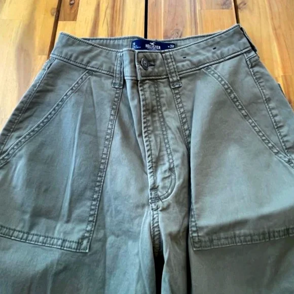 Hollister Womens Ultra High Rise Baggy Olive Green Cargo Pocket Pants Size 2R - Picture 3 of 5